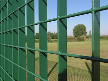 A part of green paint welding steel grating fence with green PVC coating.