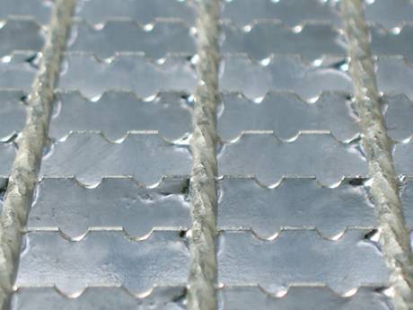 Physical map of intermittent grooves on the serrated welded steel grating’s bearing bar.