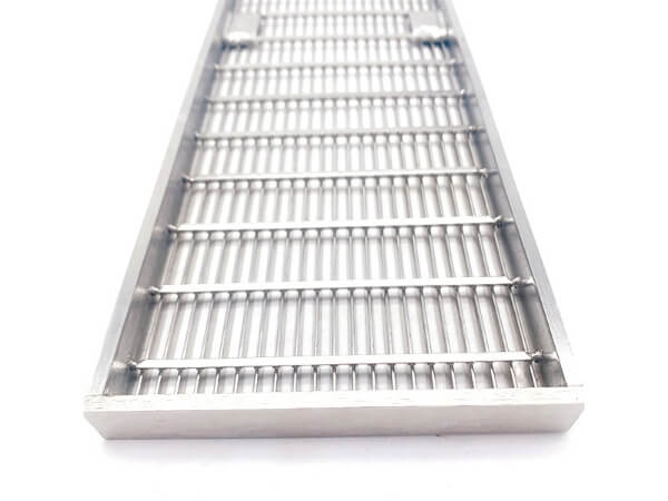 The back view of stainless steel wedge wire floor grate.